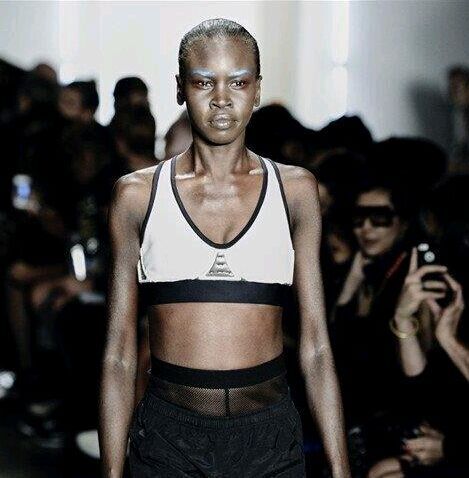 今日新品:保时捷电动跑车,可变形的智能<em>文胸</em>,长